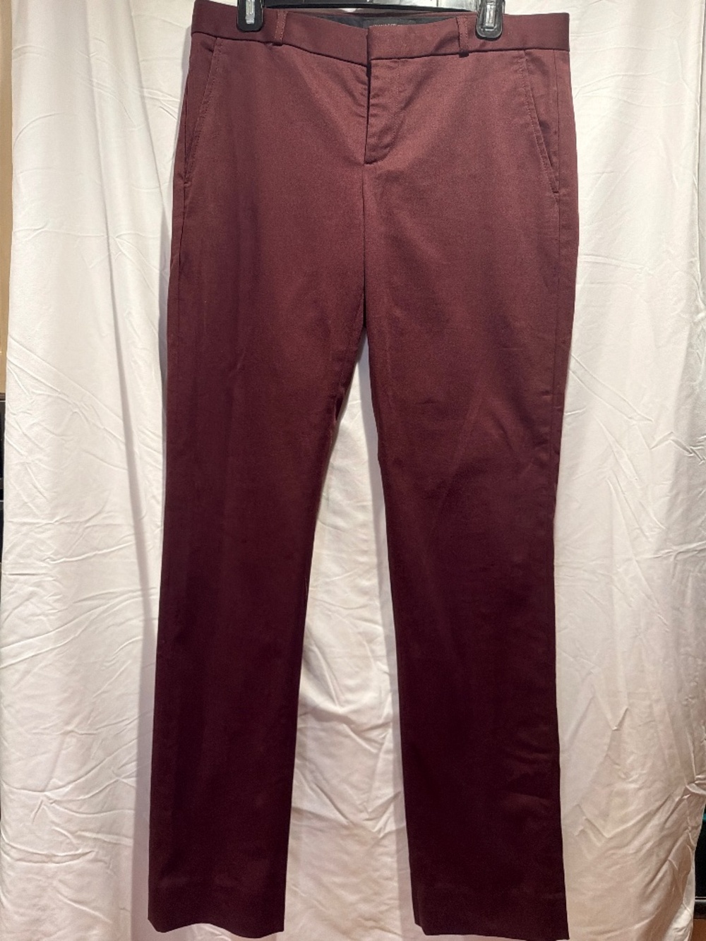 Women’s Banana Republic Maroon Dress pants w/ front pockets & back pocket detail
